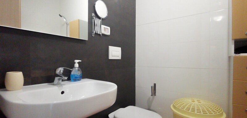 Sisesti, vanzare apartament 3 camere.